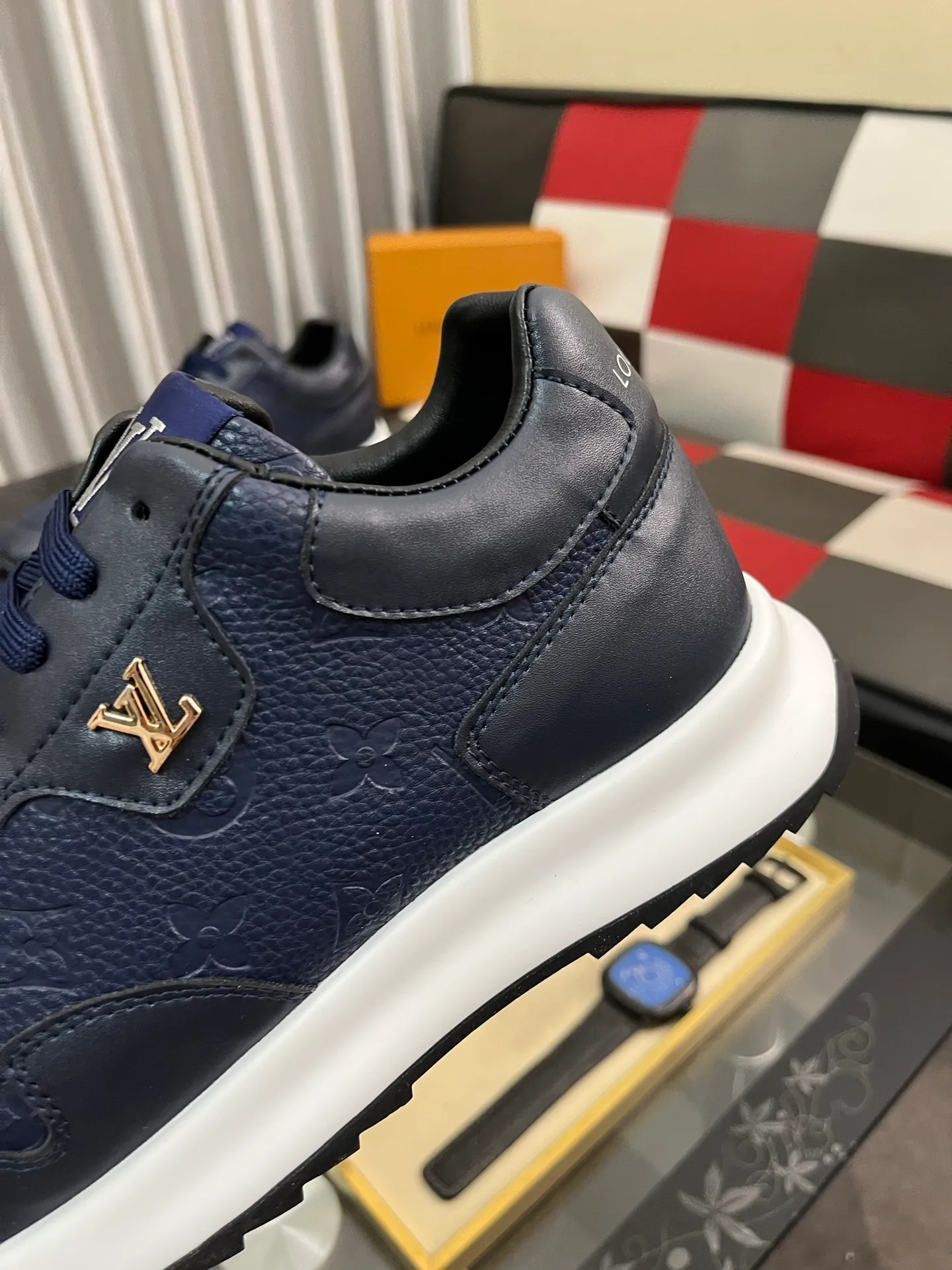 Men's shoes💰438⌚️⌚️《Louis vuitton/LV Louis Vuitton》original quality.~ Unique modern style sneakers. 🏃A must-have casual shoe for trendy men😍😍 Original brand imported from Italy, imported original leather, cowhide lining (refuses to discolor and grind feet) sole: original sole provided by the original factory, French lazy style design ⚠️Fit to the feet, original quality, super comfortable original sole. Code number: 38-443️⃣Colors available